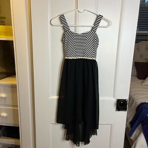 Black and white formal dress w/ mesh skirt and daisy waist